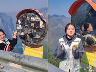 Bạn trẻ nhận điểm 10 khi làm sạch gương cầu lồi trên đèo Mã Pí Lèng