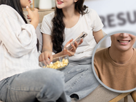 Xu hướng 'review tình cũ' cho người mới ở Trung Quốc