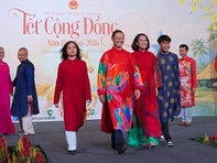 Đại sứ diện áo dài cùng kiều bào tại Singapore rộn ràng đón Tết