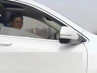 Gặp lại tình đầu khi bị kẹt xe trên cao tốc