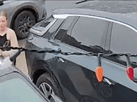 Em bé mắc kẹt 30 phút trong xe, gia đình phải nhờ ChatGPT để mở cửa