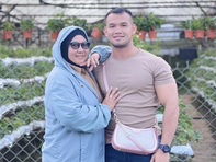 Thường xuyên bị nhầm là con trai khi quen mẹ đơn thân 51 tuổi