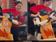 Robot 'quẩy tới bến' giữa nhà hàng nghi do... stress