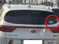 Vì sao 'oppa Hàn' dán hình ma lên cửa kính ô tô?