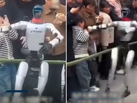 Robot 'tát' trúng người khi đang múa may quay cuồng