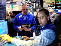 Đọc nhanh 31-3: Giá dầu tiếp tục tăng, bán tháo chứng khoán lan rộng