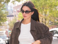 8 cách phối áo thun trắng không bao giờ lỗi mốt từ các sao thời trang