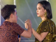 Hát nhép bị siết: Ai sẽ còn đứng được trên sân khấu?