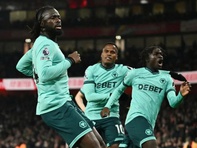 Wolves rơi vào ‘nội chiến’, rớt hạng sau 33 vòng Ngoại hạng Anh