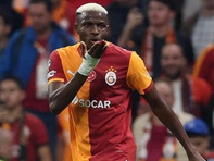 Siêu sao Victor Osimhen bị kiện vì nợ tiền thuê xe