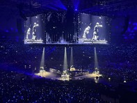 Sự cố nghiêm trọng tại show của Super Junior: Lan can gãy, nhiều fan ngã nhào