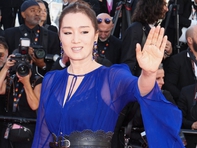 Bất chấp lệnh cấm hở bạo ở Cannes, thảm đỏ vẫn tràn ngập mốt mặc như không mặc