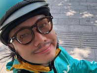 Nhà thiết kế thời trang nổi tiếng một thời chạy xe ôm kiếm sống