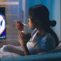 Podcast: Ba thói quen trước giờ đi ngủ còn hại hơn thức khuya gấp vạn lần