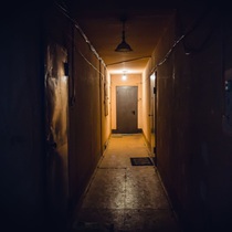 Podcast: Tiếng khoan đục, tiếng kéo bàn ghế ban đêm trong chung cư từ đâu ra?