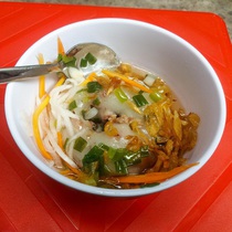 Podcast: Vô hẻm Sài Gòn, ăn thử chén bánh đúc nóng