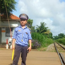 Bản tin tối 6-7: Nhân viên gác chắn cứu người té trước mũi tàu lửa