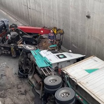 Bản tin tối 9-9: Phong tỏa hầm chui ngã tư Vũng Tàu xử lý sự cố lật xe container