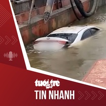 Tin tức tối 3-1: Xe hơi trôi trên sông Hồng, 'chủ xe vay nợ rất nhiều'