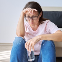 Podcast: Vì sao độ tuổi mãn kinh ở phụ nữ Châu Á sớm hơn phụ nữ châu Âu đến 7 năm?