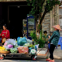 Podcast: Sài Gòn dậy sớm - Cô hàng rau và cuộc mưu sinh từ 23h khuya