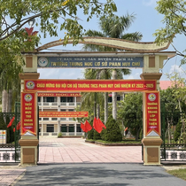 Podcast: Học sinh, thầy giáo nói về bài văn 21 trang gây tranh cãi của nữ sinh thủ khoa lớp chuyên văn