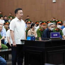 Podcast: Phó hiệu trưởng trường có 71 giáo viên xin giảm án cho ông Chử Xuân Dũng vụ ‘chuyến bay giải cứu’ nói gì?