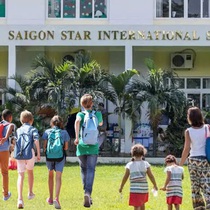 Trường quốc tế Ngôi sao Sài Gòn bị cưỡng chế, phụ huynh nóng lòng đòi lại học phí