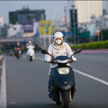 Người dân TP.HCM thích thú với tiết trời se lạnh