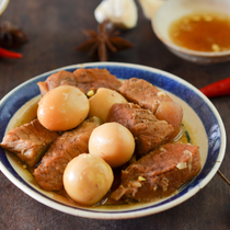 Vì sao Tết năm nào cũng có thịt kho hột vịt?