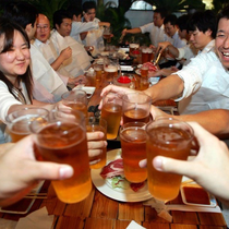 Cứ uống rượu bia là mặt đỏ bừng, có nguy hiểm gì không?