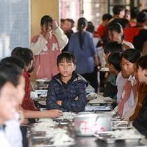 Lý do nhiều trường bán trú ở Yên Bái phải vay gạo nấu ăn cho học sinh