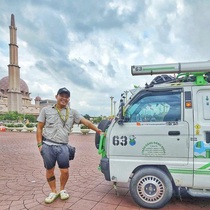 Trần Đặng Đăng Khoa đang lang thang vòng quanh thế giới trên xe tải nhỏ