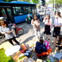 Shopee bị tố chiếm dụng vốn, người mua và người bán nói gì?