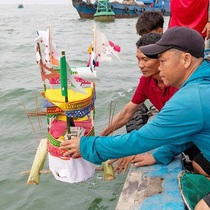 Lễ cầu ngư linh thiêng giữa biển khơi