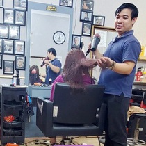 Kỳ lạ tiệm cắt tóc im lặng như tờ