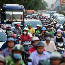 Lương 8 triệu sống chất vật, vì sao nhiều người vẫn bám trụ thành phố?