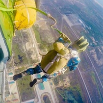 Trải nghiệm 'thần tiên' với môn nhảy dù từ trực thăng