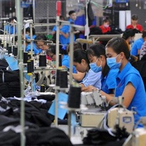 Những công nhân đánh đổi sức khỏe khi làm ca đêm