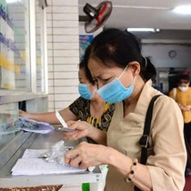 Chuyên gia và người bệnh nói gì về toa thuốc bất hợp lý, quá nhiều món 'hỗ trợ'