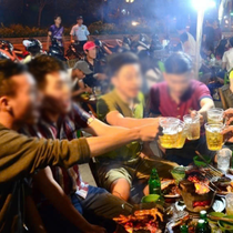 Tiệc tùng liên miên: Coi chừng dư thừa năng lượng, quá tải rượu bia