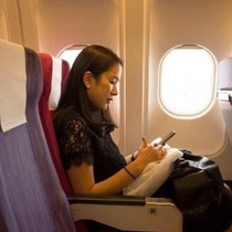 Phải trả bao nhiêu để được dùng WiFi trên máy bay Vietnam Airlines?