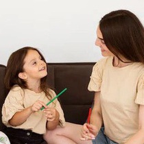 Những cụm từ khiến trẻ tổn thương mà chuyên gia khuyên cha mẹ cần tránh