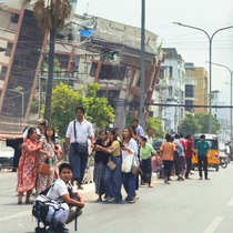 Có động đất thì nên ở trong nhà hay chạy ra ngoài, nơi nào an toàn để ẩn nấp?