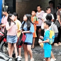 Siết dạy thêm trong trường, các trung tâm mọc lên như nấm
