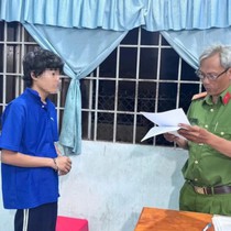 Tài xế xe ôm nhanh trí chở hung thủ sát hại 2 mẹ con vào đồn công an