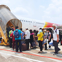 Vì sao hàng loạt chuyến bay bị chậm ở Tân Sơn Nhất khiến Vietjet phải xin lỗi, đền bù cho khách?