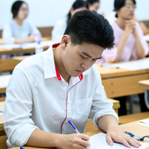 Phụ huynh bức xúc vì trường tổ chức học 2 buổi, đóng thêm tiền như dạy thêm