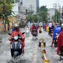Mùa mưa ở Nam Bộ năm nay đến sớm và kéo dài hơn thường lệ