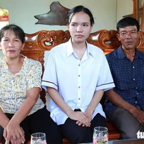 Thị lực 1/10, nữ sinh Đắk Lắk vẫn giành hai điểm 10 trong kỳ thi tốt nghiệp THPT